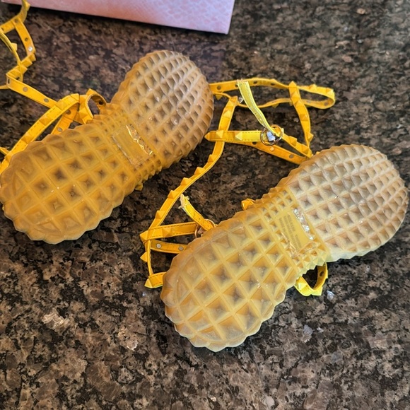 Cape Robbin Yellow Strappy gladiator Sandals EUC 8.5 - Picture 6 of 8
